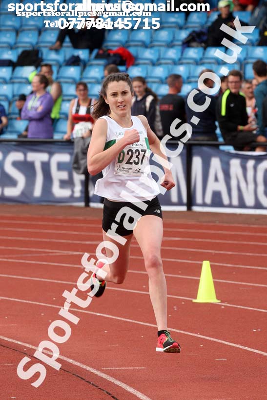 Senior womens 4 stage relay, Northern Senior 6 and 4 and Junior Stage Road Relays, SportsCity, Manchester. Photo:  David T. Hewitson/Sports for All Pics